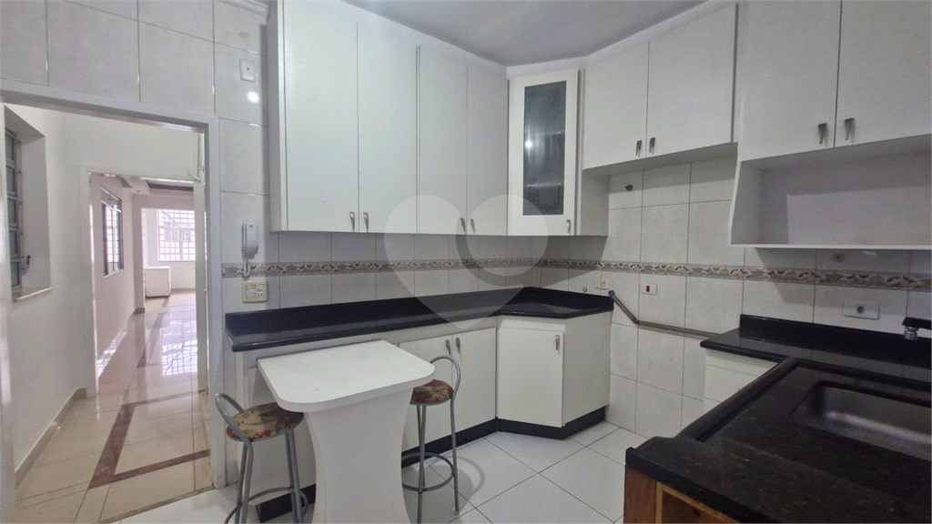  Casa assobradada em uma tranquila vila no coração do bairro de Santana. 3 suítes, 3 vagas.