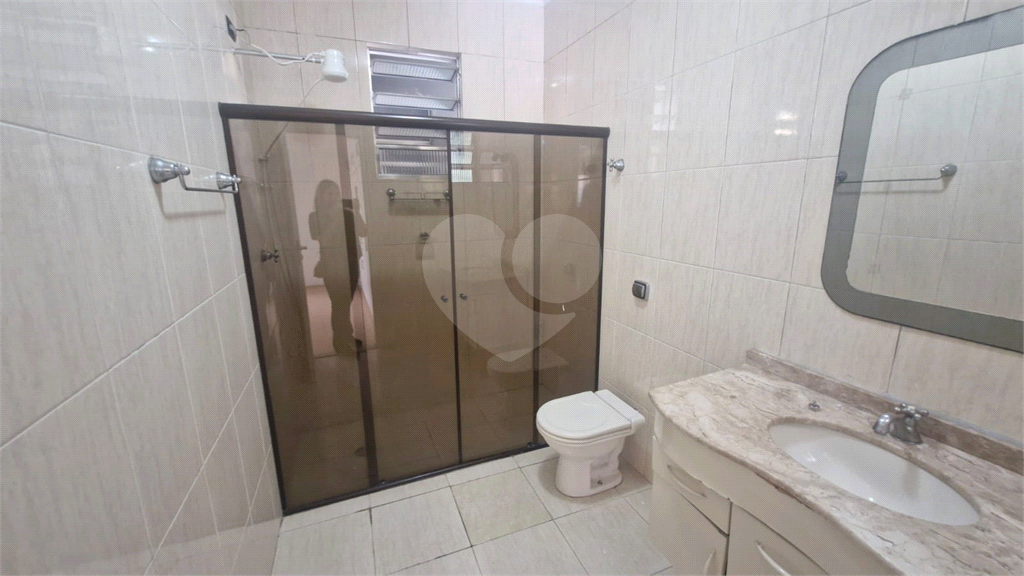  Casa assobradada em uma tranquila vila no coração do bairro de Santana. 3 suítes, 3 vagas.