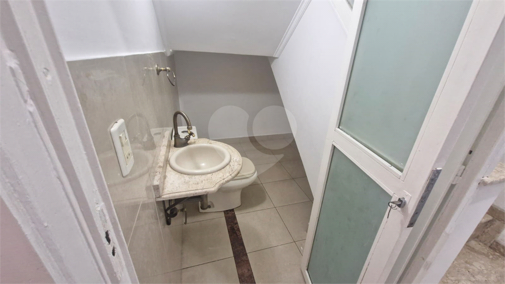  Casa assobradada em uma tranquila vila no coração do bairro de Santana. 3 suítes, 3 vagas.