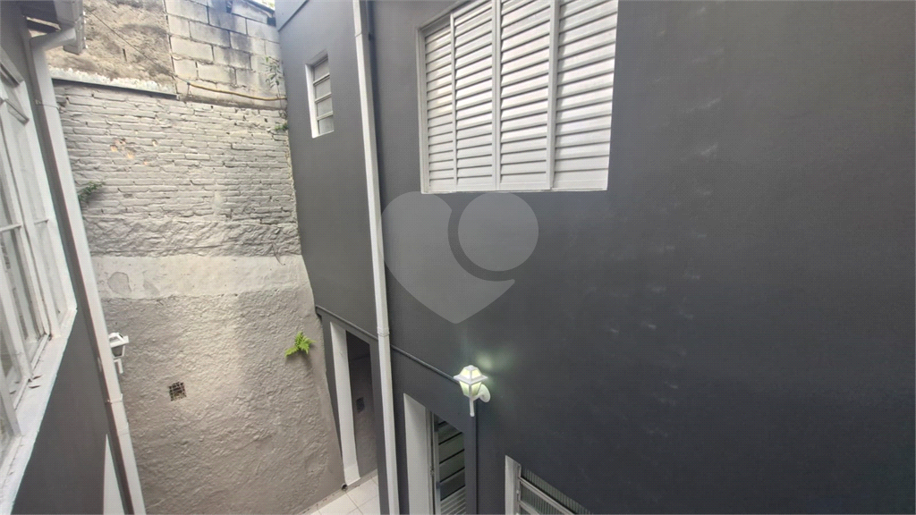  Casa assobradada em uma tranquila vila no coração do bairro de Santana. 3 suítes, 3 vagas.