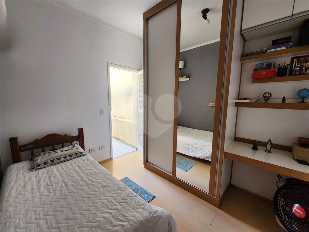  Casa assobradada em uma tranquila vila no coração do bairro de Santana. 3 suítes, 3 vagas.