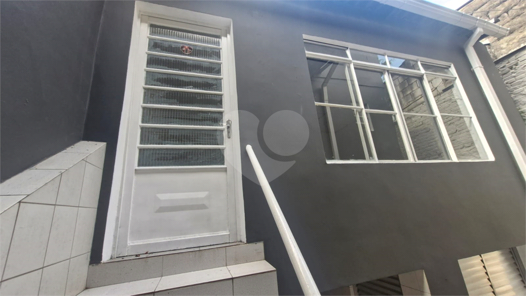  Casa assobradada em uma tranquila vila no coração do bairro de Santana. 3 suítes, 3 vagas.