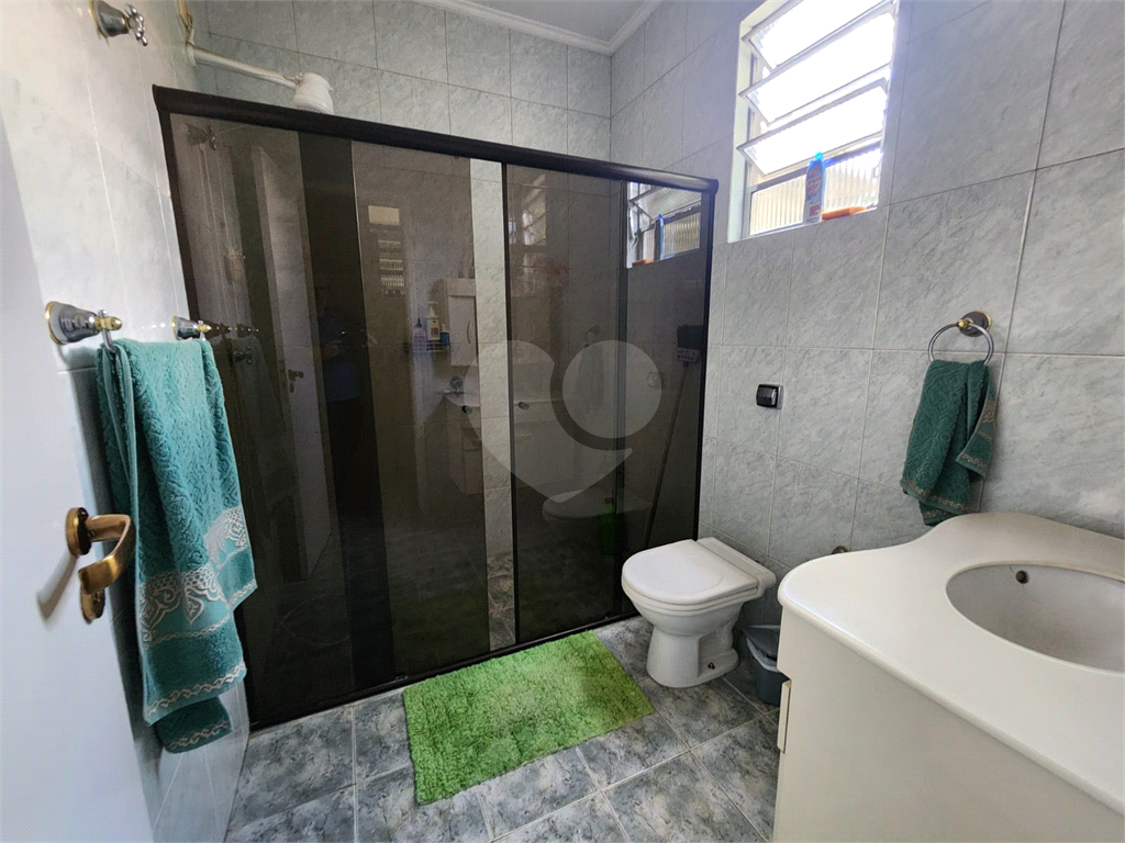  Casa assobradada em uma tranquila vila no coração do bairro de Santana. 3 suítes, 3 vagas.