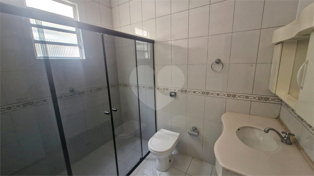  Casa assobradada em uma tranquila vila no coração do bairro de Santana. 3 suítes, 3 vagas.