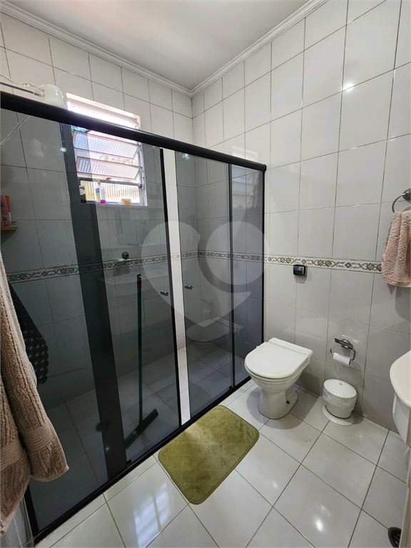  Casa assobradada em uma tranquila vila no coração do bairro de Santana. 3 suítes, 3 vagas.