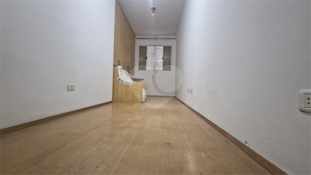  Casa assobradada em uma tranquila vila no coração do bairro de Santana. 3 suítes, 3 vagas.