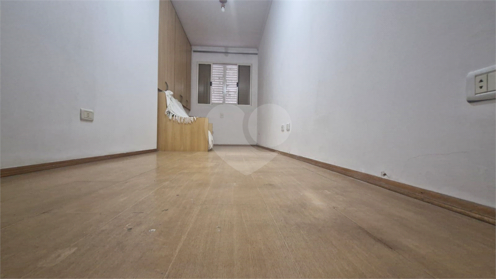  Casa assobradada em uma tranquila vila no coração do bairro de Santana. 3 suítes, 3 vagas.