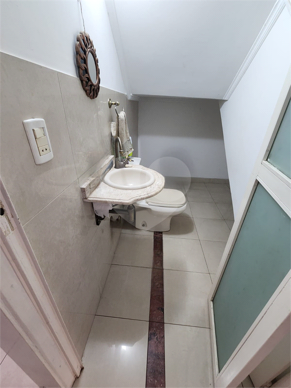 Casa assobradada em uma tranquila vila no coração do bairro de Santana. 3 suítes, 3 vagas.