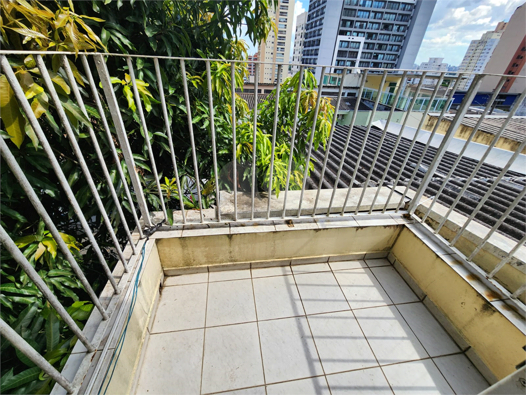  Casa assobradada em uma tranquila vila no coração do bairro de Santana. 3 suítes, 3 vagas.