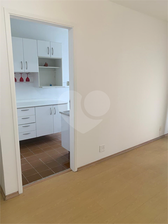 APARTAMENTO em PINHEIROS