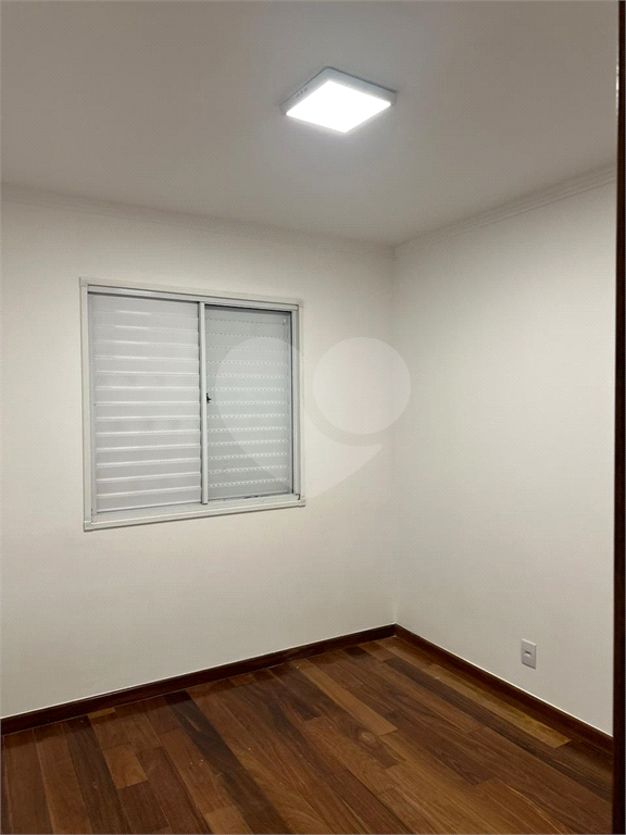 Casa de Condomínio com 3 dormotórios em Cotia.