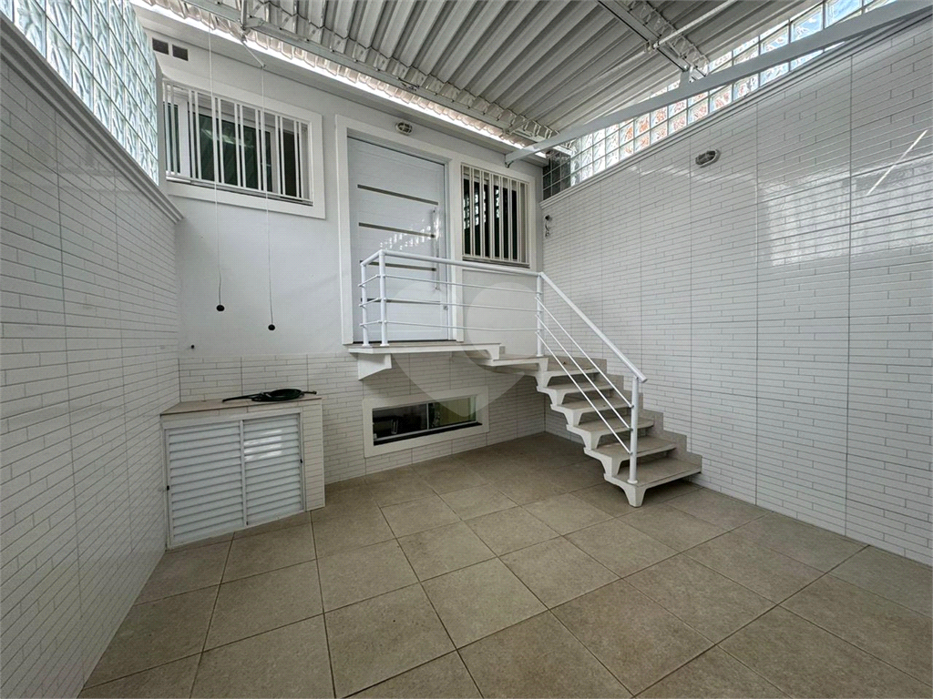 Imóvel Exclusivo com 381m² e Duas Casas Independentes - Energia Solar e Sustentabilidade