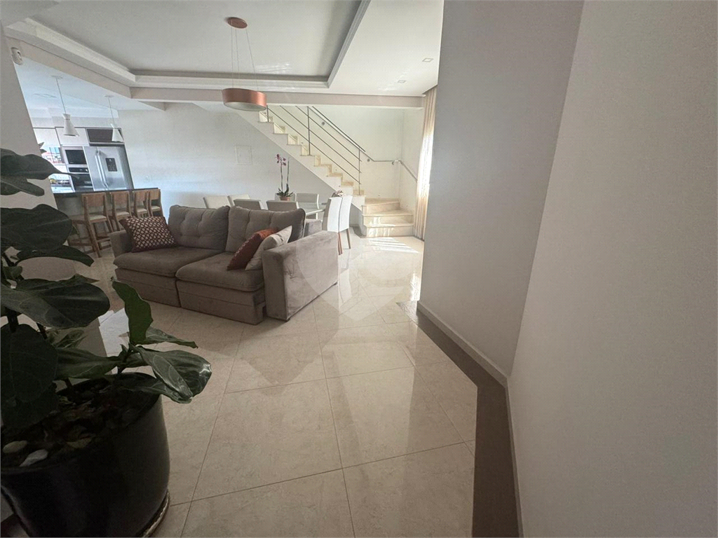 Imóvel Exclusivo com 381m² e Duas Casas Independentes - Energia Solar e Sustentabilidade