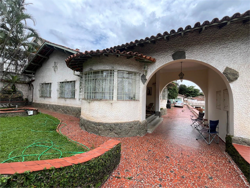 Casa Antiga - Terreno -Área 