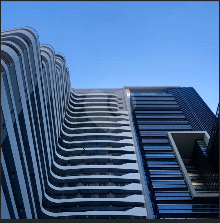 APARTAMENTO em CENTRO