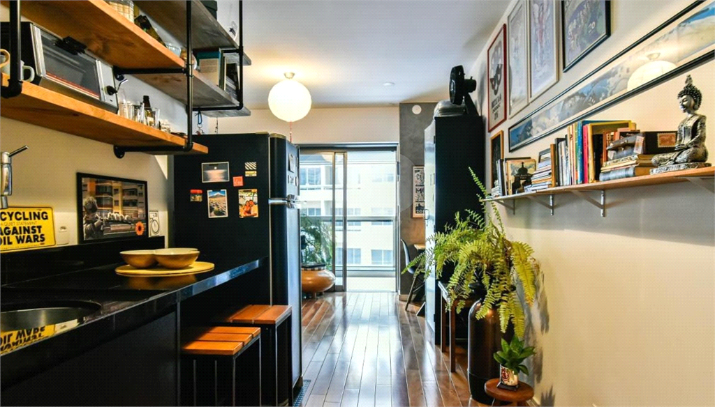 APARTAMENTO em CENTRO
