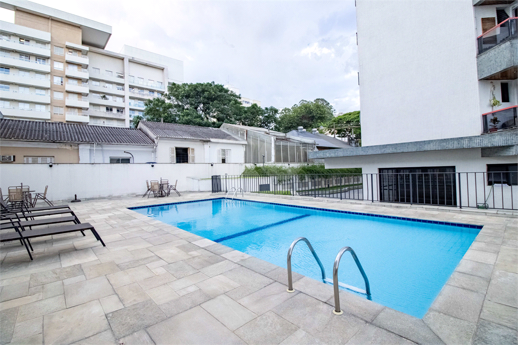 Apartamento c/ 3 dormitórios em excelente localização em Santana.