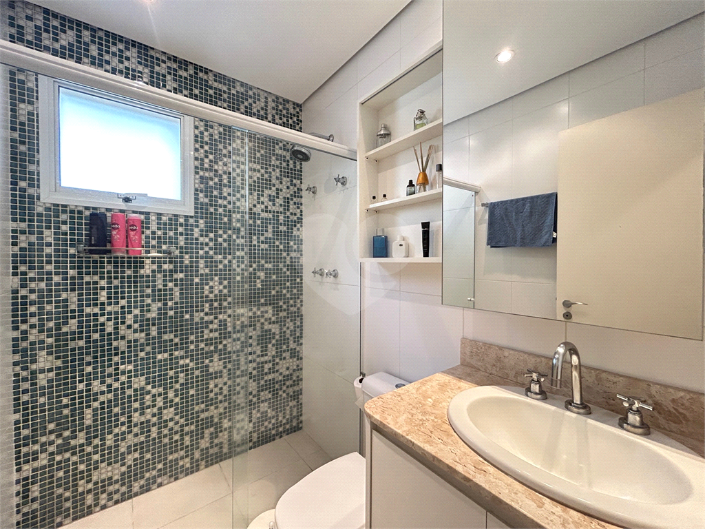 Bela Casa Reformada de 169m2 com 03 dormitórios e Ar Condicionado