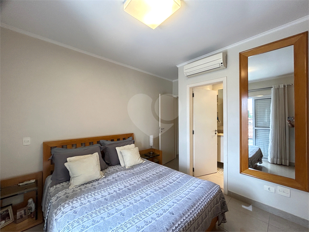 Bela Casa Reformada de 169m2 com 03 dormitórios e Ar Condicionado