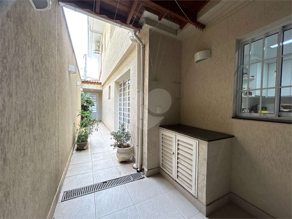 Bela Casa Reformada de 169m2 com 03 dormitórios e Ar Condicionado