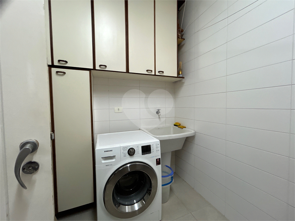 Bela Casa Reformada de 169m2 com 03 dormitórios e Ar Condicionado