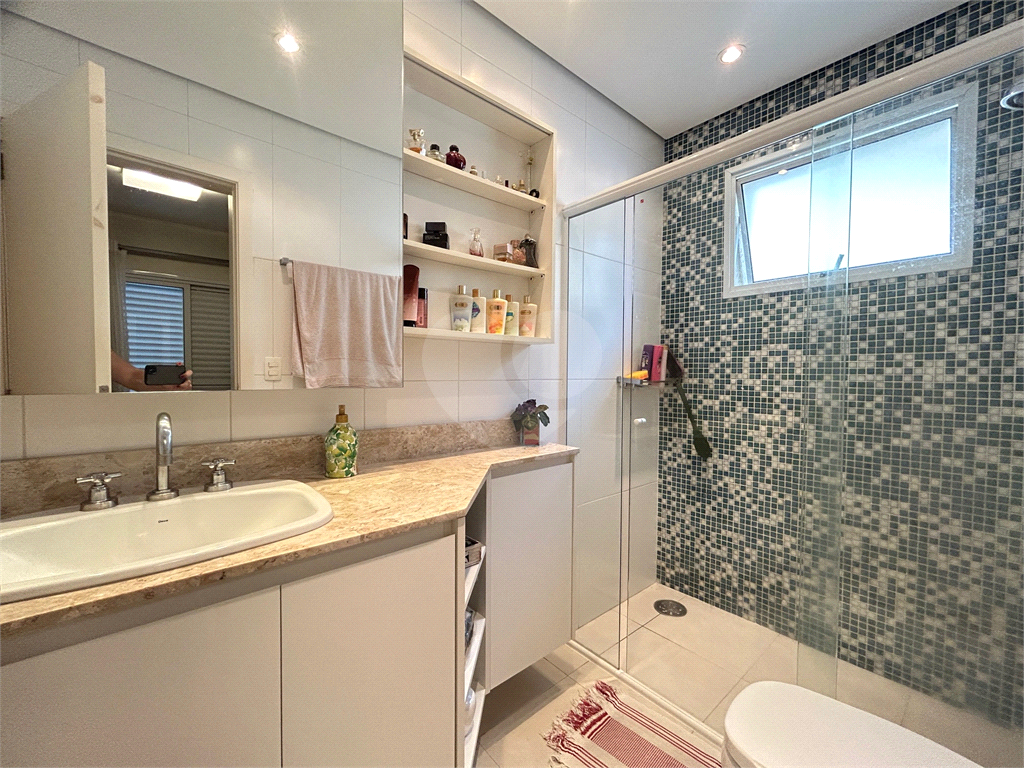 Bela Casa Reformada de 169m2 com 03 dormitórios e Ar Condicionado