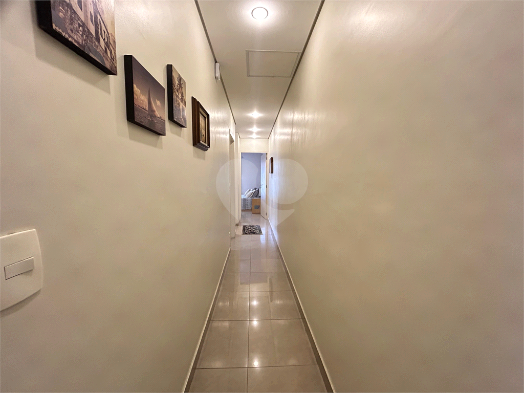 Bela Casa Reformada de 169m2 com 03 dormitórios e Ar Condicionado