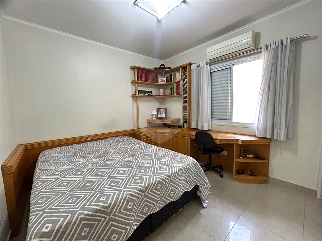 Bela Casa Reformada de 169m2 com 03 dormitórios e Ar Condicionado