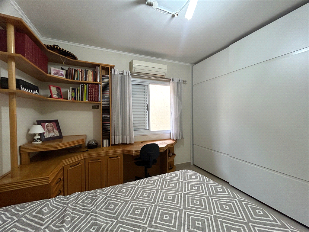 Bela Casa Reformada de 169m2 com 03 dormitórios e Ar Condicionado