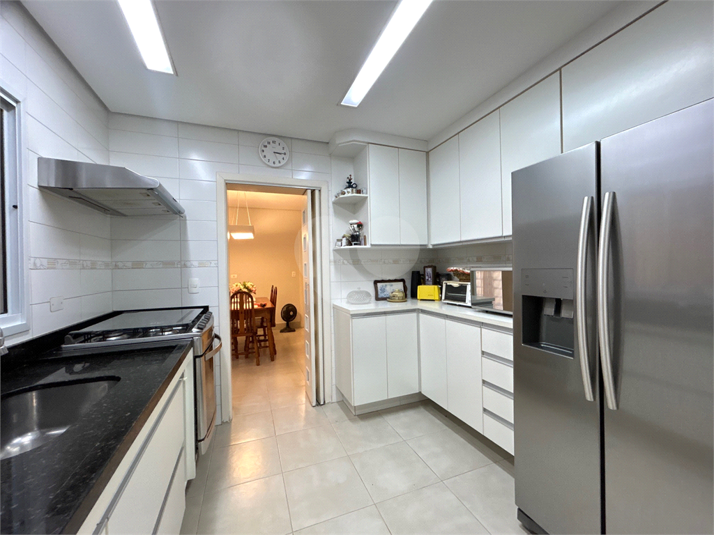 Bela Casa Reformada de 169m2 com 03 dormitórios e Ar Condicionado
