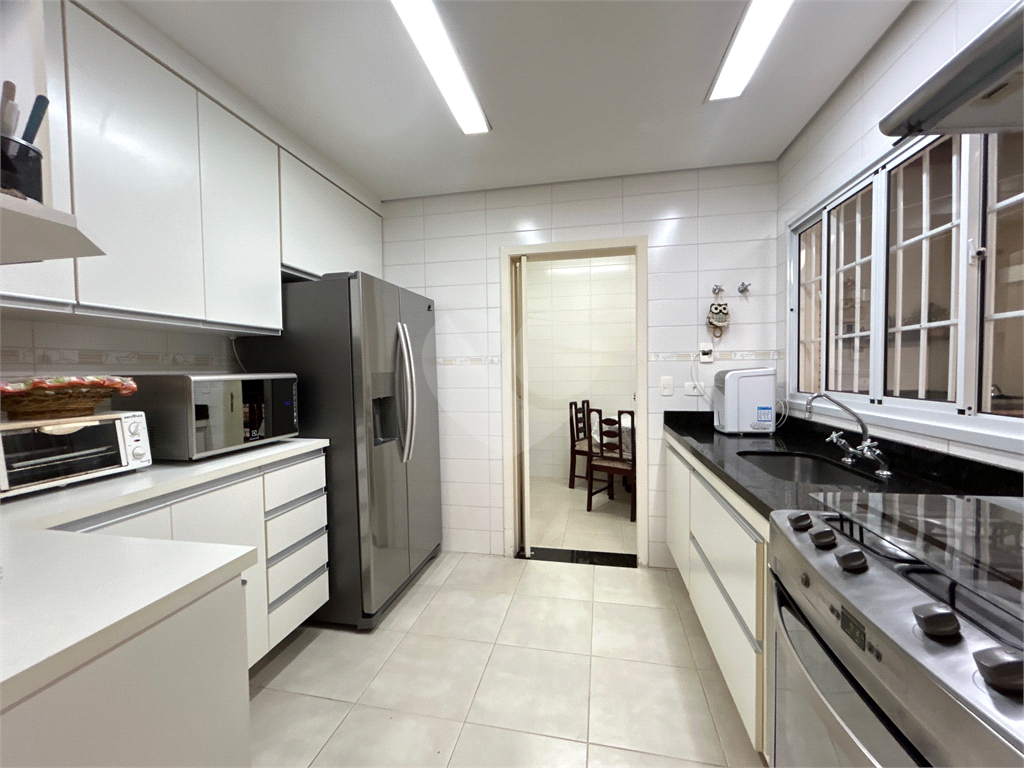 Bela Casa Reformada de 169m2 com 03 dormitórios e Ar Condicionado