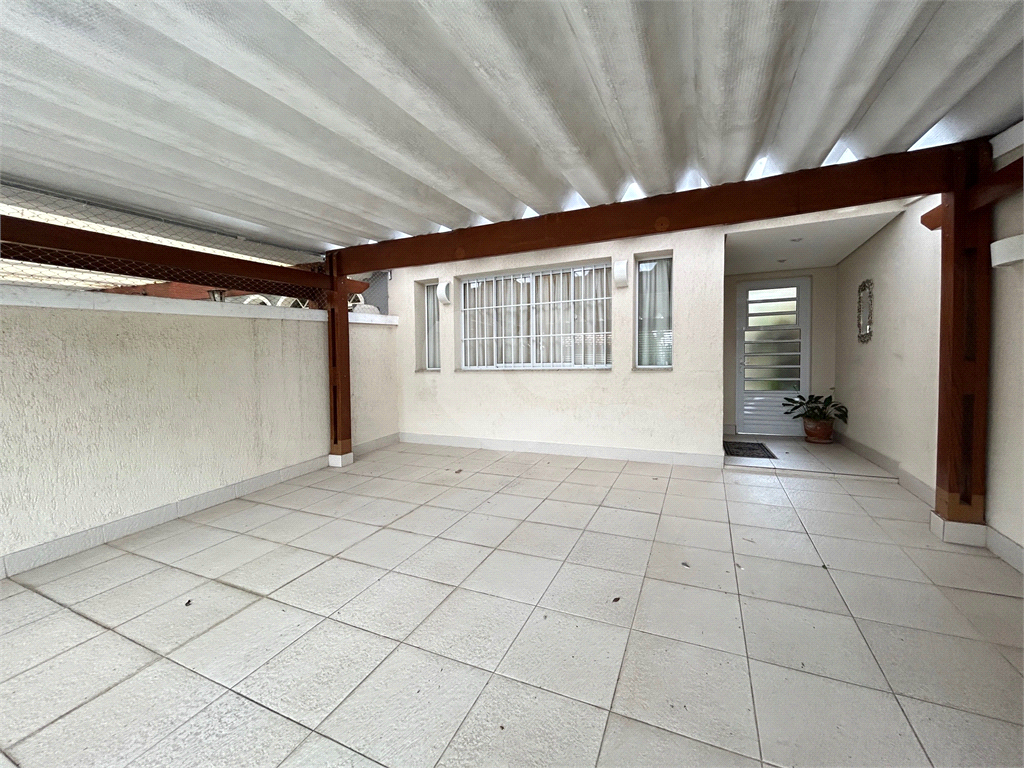 Bela Casa Reformada de 169m2 com 03 dormitórios e Ar Condicionado