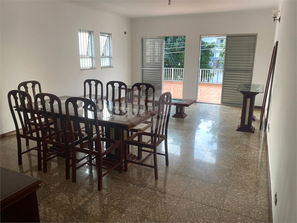 Sobrado 3 Dormitórios 1 Suíte 8 Vagas de Garagem