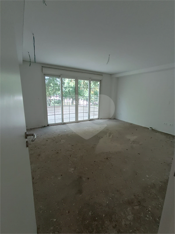 Condomínio de Altíssimo Padrão- Estilo Neoclássico   - Zona  Norte -SP