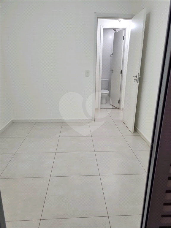 Apartamento para alugar com 3 quartos, 93m² - Foto 13