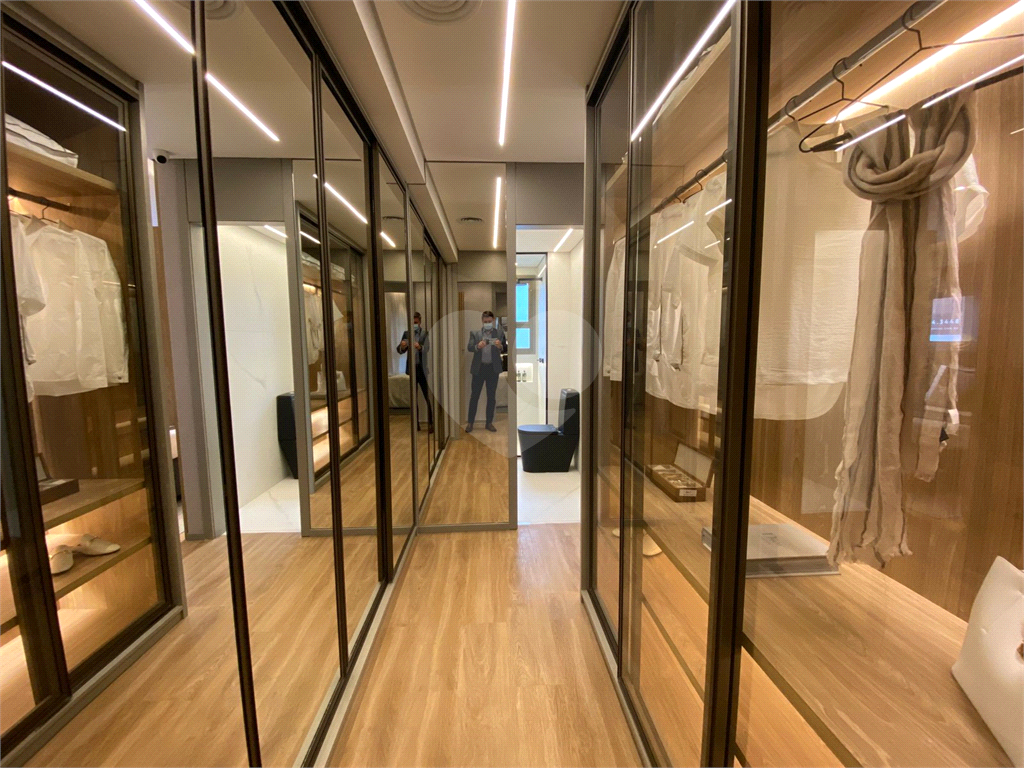 Apenas 300mtrs metro Paraiso. Apartamento com 3 suites, opcao de 4 dormitorios e 2 suites com 2 vaga