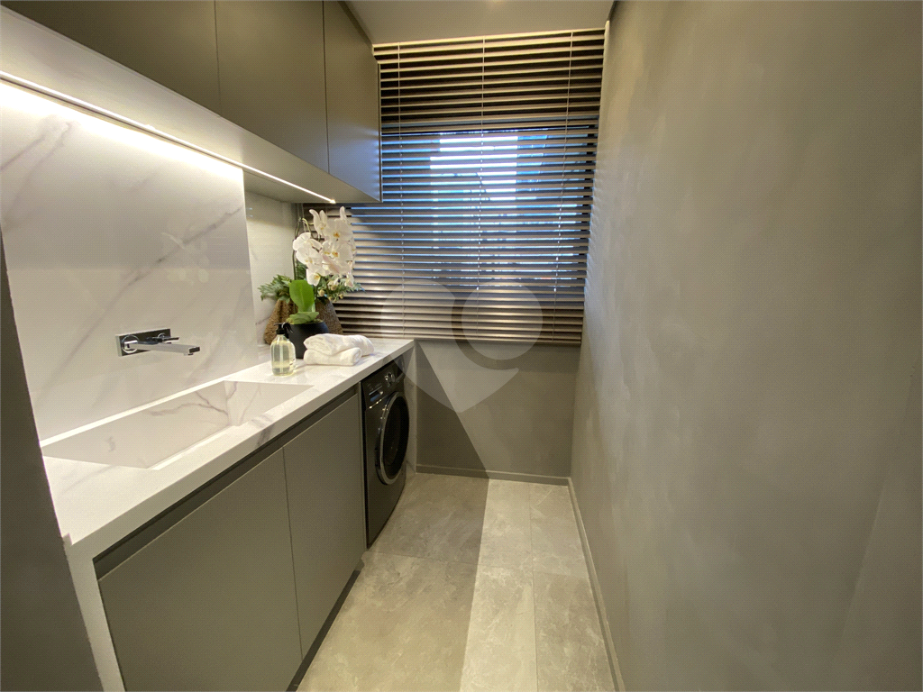 Apenas 300mtrs metro Paraiso. Apartamento com 3 suites, opcao de 4 dormitorios e 2 suites com 2 vaga