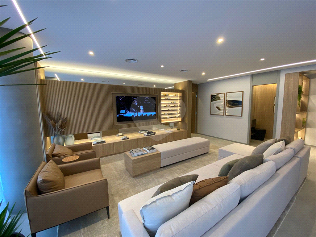 Apenas 300mtrs metro Paraiso. Apartamento com 3 suites, opcao de 4 dormitorios e 2 suites com 2 vaga