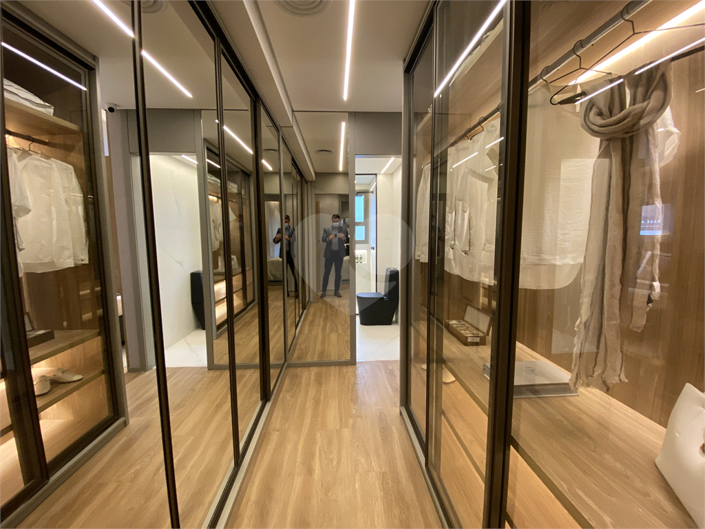 Apenas 300mtrs metro Paraiso. Apartamento com 3 suites, opcao de 4 dormitorios e 2 suites com 2 vaga