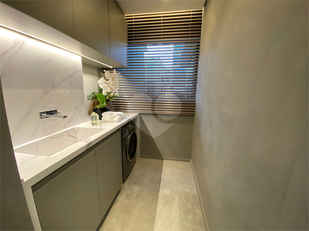 Apenas 300mtrs metro Paraiso. Apartamento com 3 suites, opcao de 4 dormitorios e 2 suites com 2 vaga