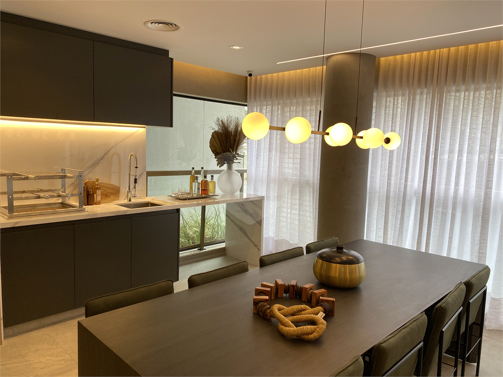 Apenas 300mtrs metro Paraiso. Apartamento com 3 suites, opcao de 4 dormitorios e 2 suites com 2 vaga