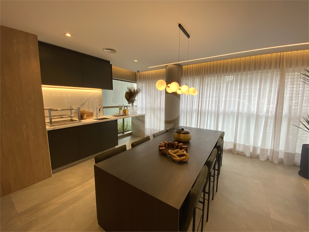 Apenas 300mtrs metro Paraiso. Apartamento com 3 suites, opcao de 4 dormitorios e 2 suites com 2 vaga