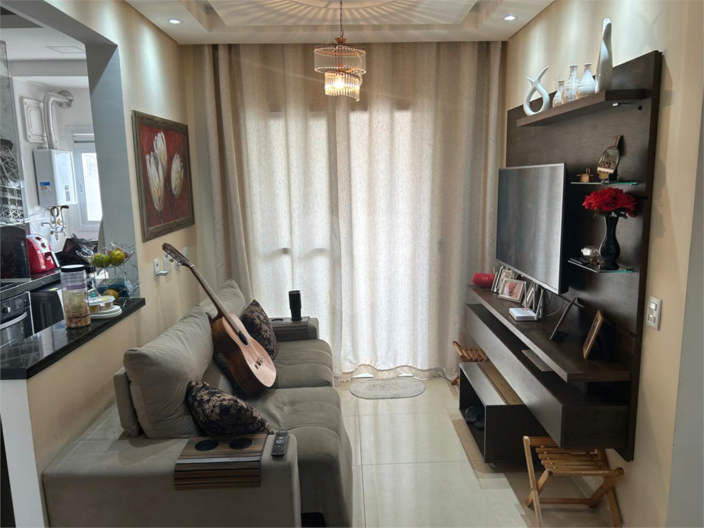 Apartamento à venda com 2 quartos, 64m² - Foto 2