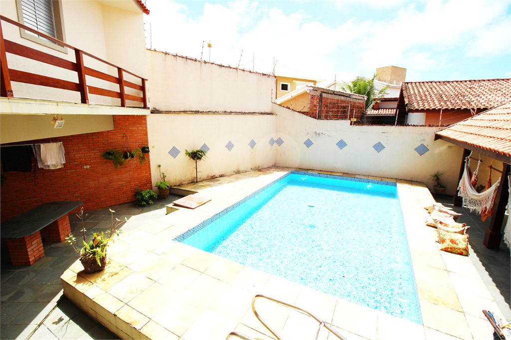  casa à venda em Peruíbe, (cidade Nova) com piscina, a aproximadamente 750 metros da praia 