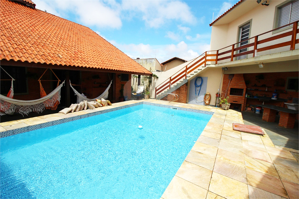  casa à venda em Peruíbe, (cidade Nova) com piscina, a aproximadamente 750 metros da praia 