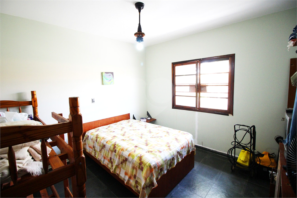  casa à venda em Peruíbe, (cidade Nova) com piscina, a aproximadamente 750 metros da praia 