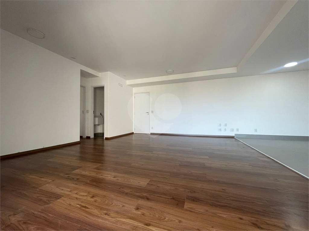 Apartamento à venda com 3 quartos, 155m² - Foto 2