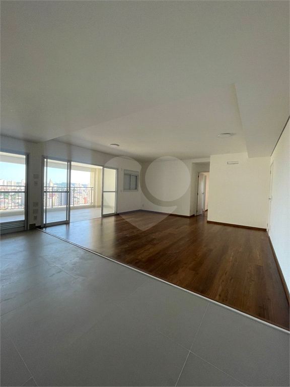 Apartamento à venda com 3 quartos, 155m² - Foto 3