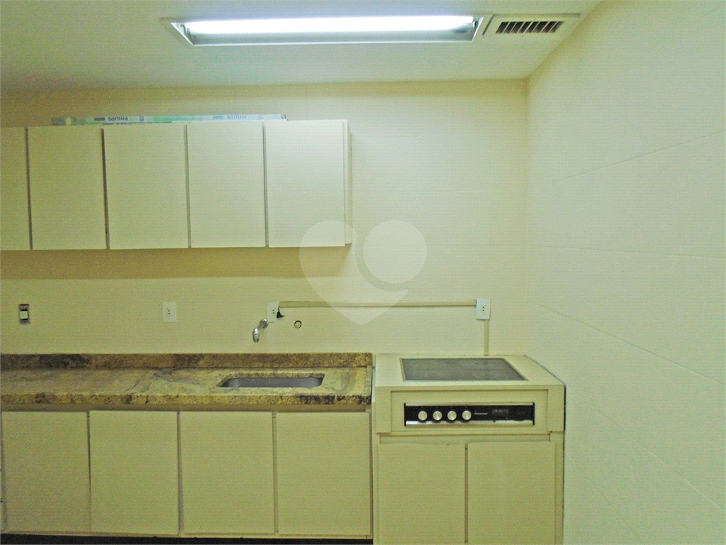 Sala Comercial para Venda com 171 m2 no Centro de São Paulo