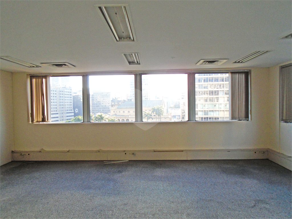 Sala Comercial para Venda com 171 m2 no Centro de São Paulo